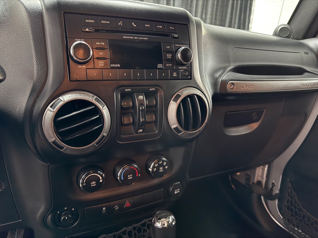 2012 Jeep Wrangler Unlimited Image 18