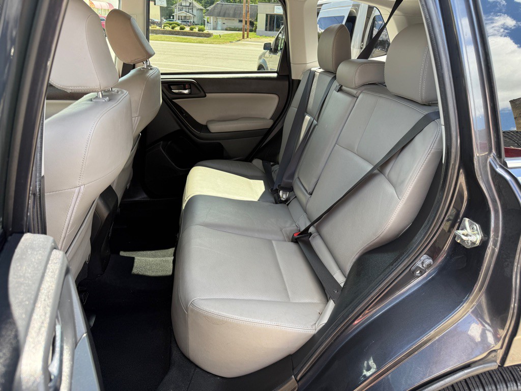 2014 Subaru Forester Image 12