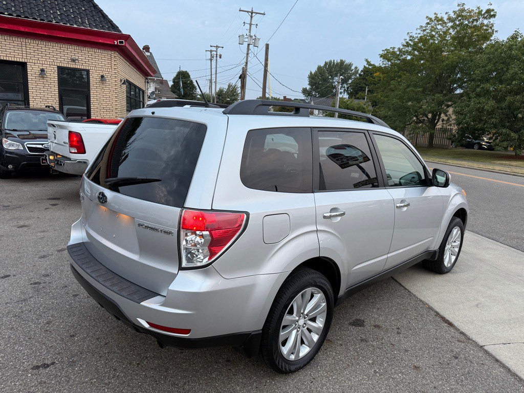 2011 Subaru Forester Image 6