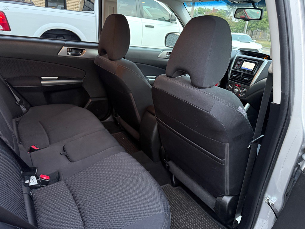 2011 Subaru Forester Image 12