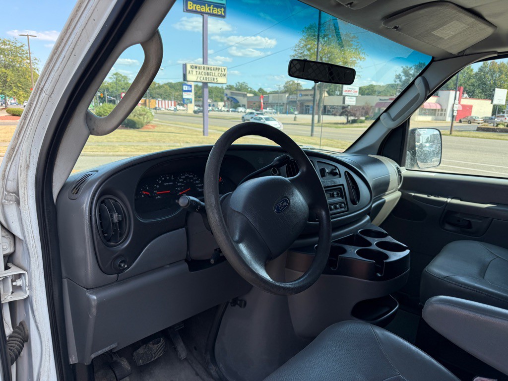 2008 Ford Econoline Image 10