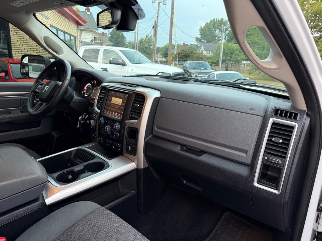 2016 RAM 1500 Image 10