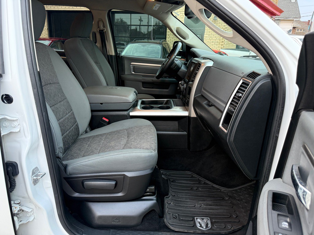 2016 RAM 1500 Image 12