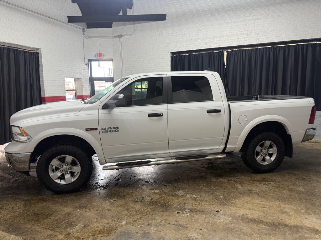 2016 RAM 1500 Image 3