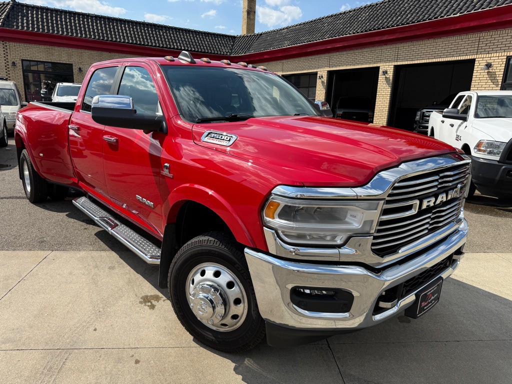 2022 RAM 3500 Image 2