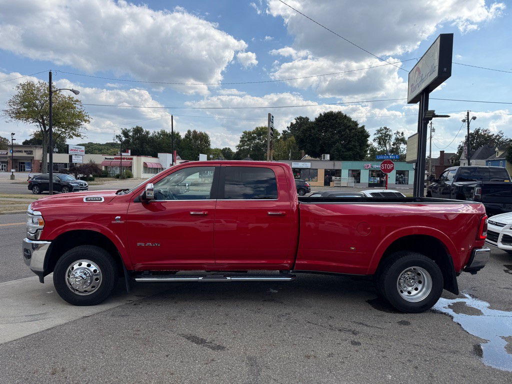 2022 RAM 3500 Image 3