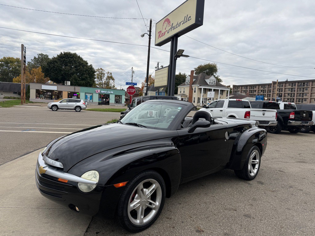 2003 Chevrolet SSR Image 1