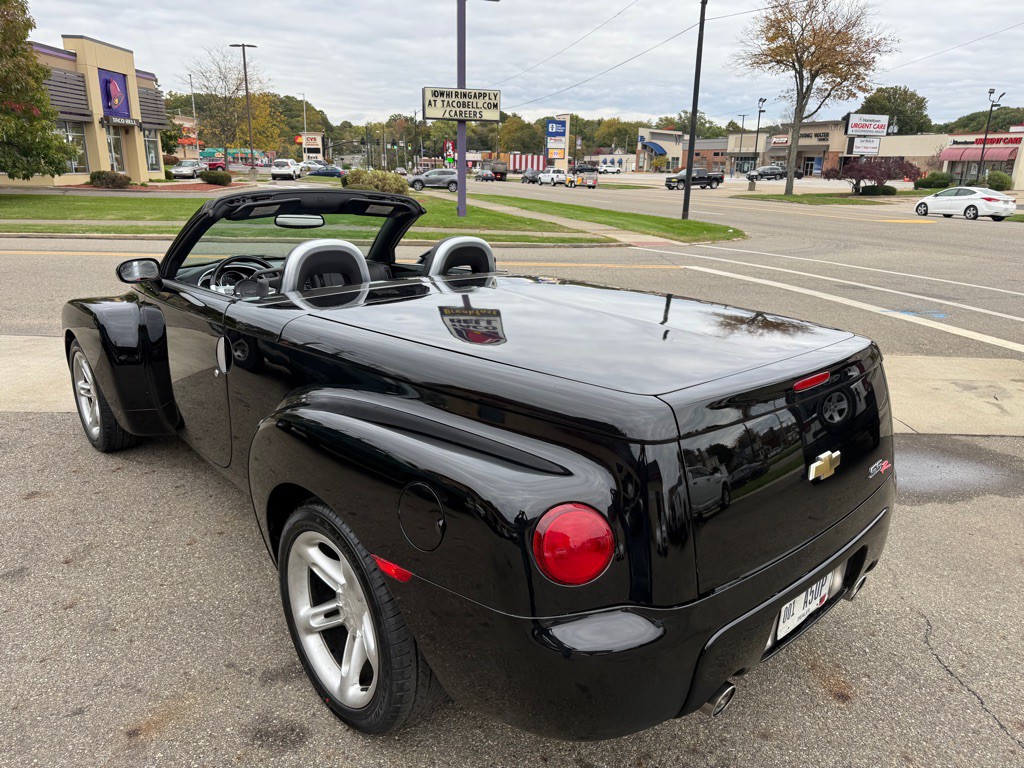 2003 Chevrolet SSR Image 3