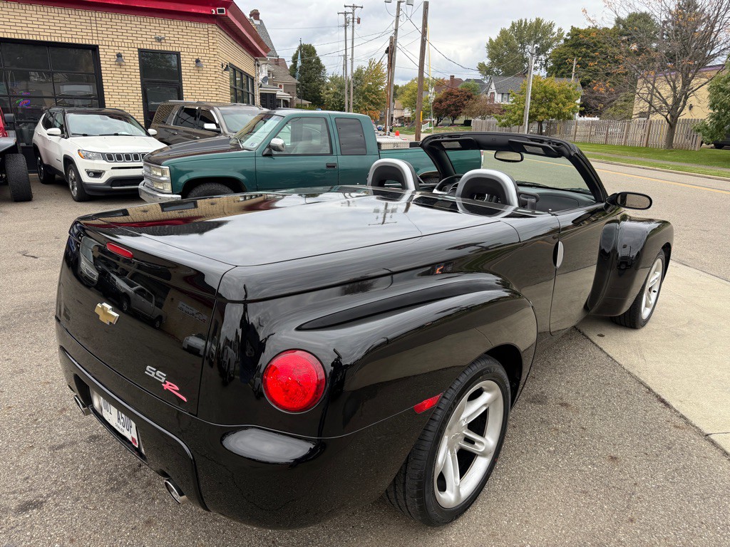 2003 Chevrolet SSR Image 4