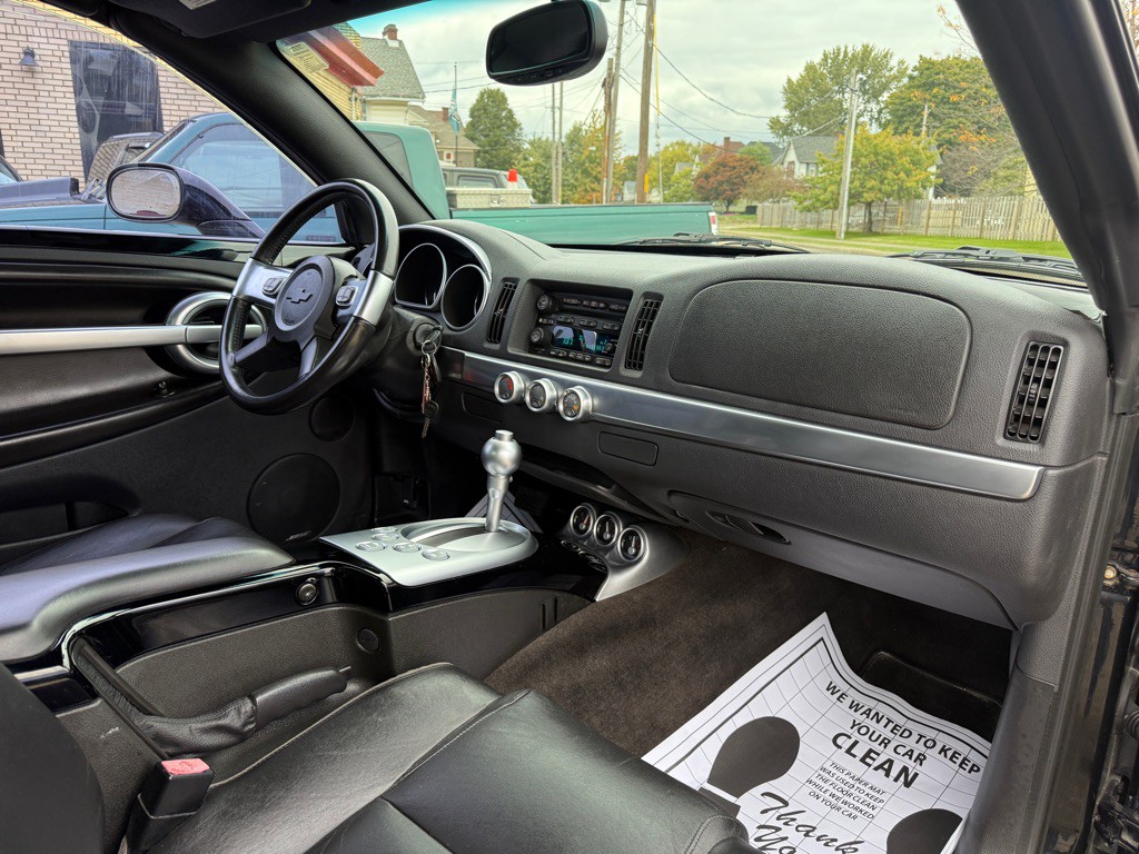 2003 Chevrolet SSR Image 10