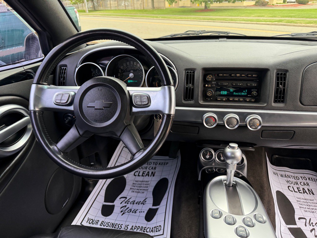 2003 Chevrolet SSR Image 12