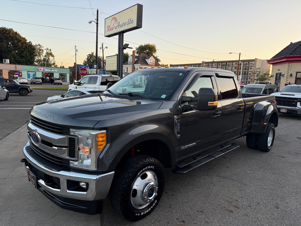 2017 Ford F-350 Image 1