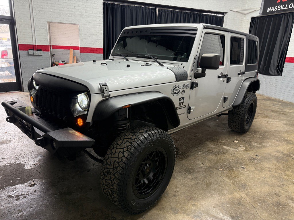 2012 Jeep Wrangler Unlimited Image 2