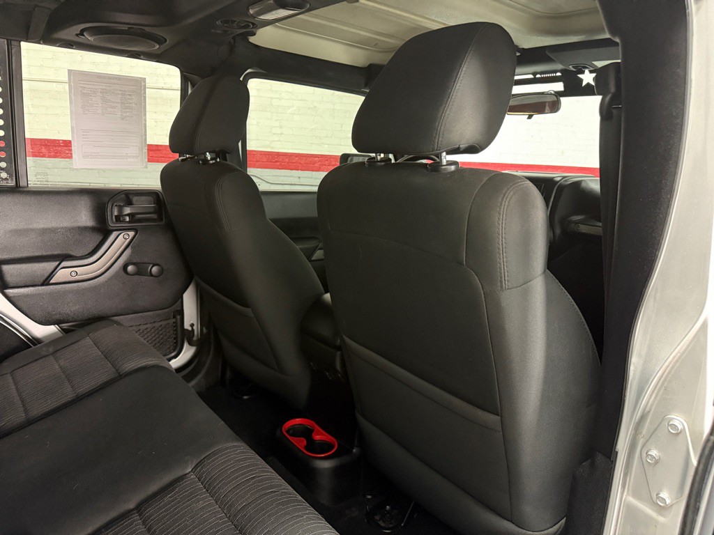 2012 Jeep Wrangler Unlimited Image 12