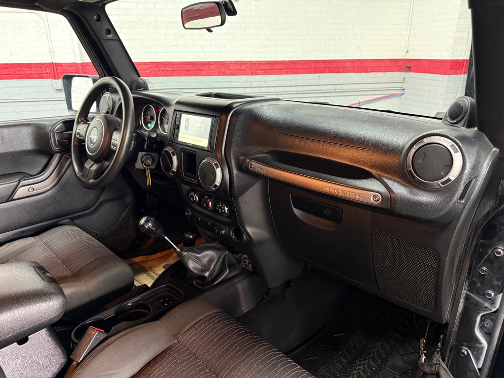 2012 Jeep Wrangler Image 8