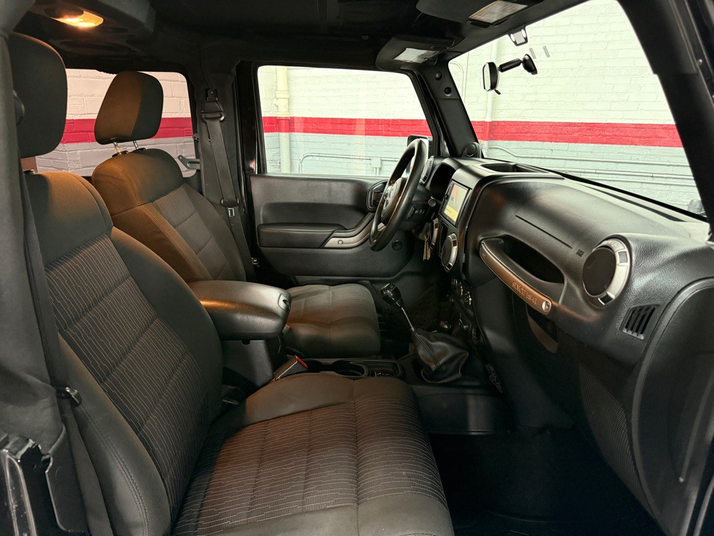 2012 Jeep Wrangler Image 9