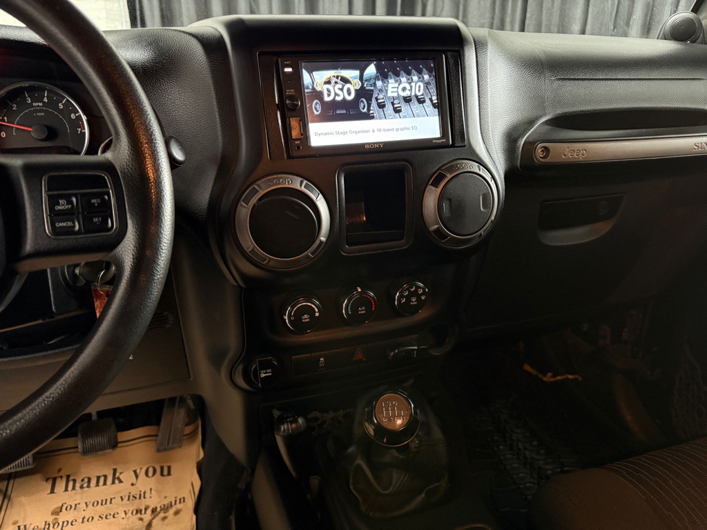 2012 Jeep Wrangler Image 14