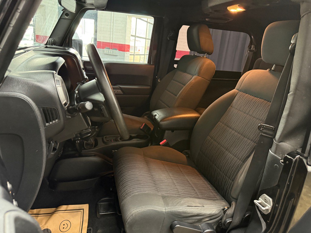2012 Jeep Wrangler Image 15