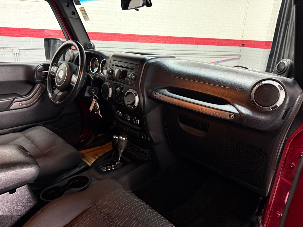2012 Jeep Wrangler Image 7