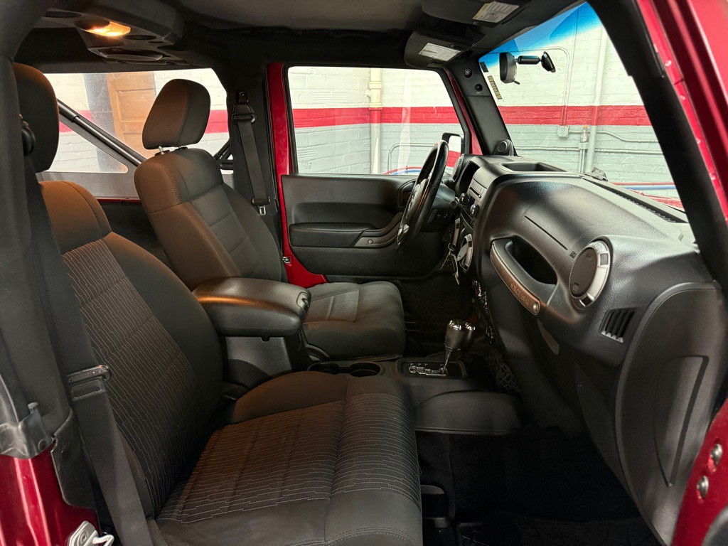 2012 Jeep Wrangler Image 8
