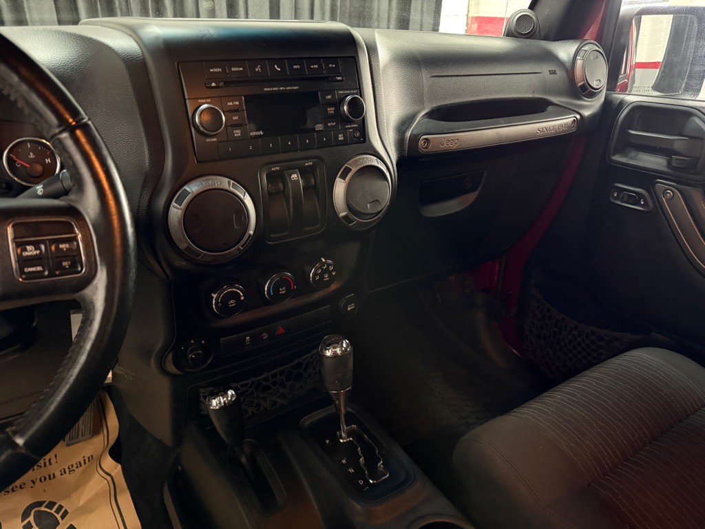 2012 Jeep Wrangler Image 13