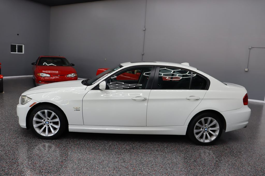 2011 BMW 3 Series Image 2
