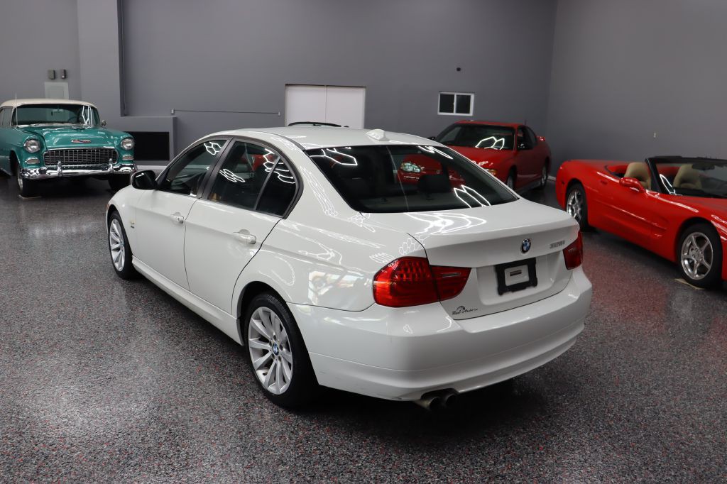 2011 BMW 3 Series Image 3