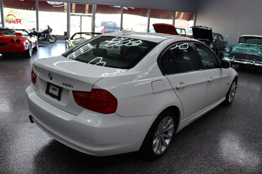 2011 BMW 3 Series Image 5