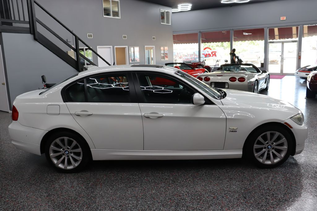 2011 BMW 3 Series Image 6