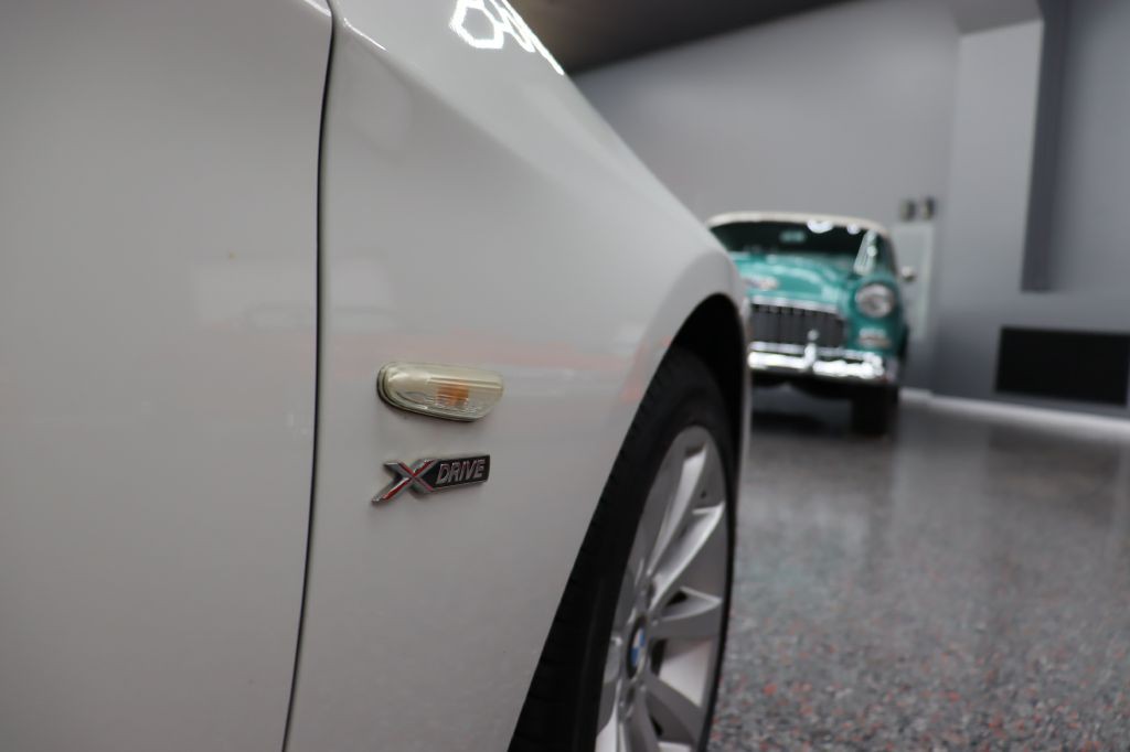 2011 BMW 3 Series Image 7