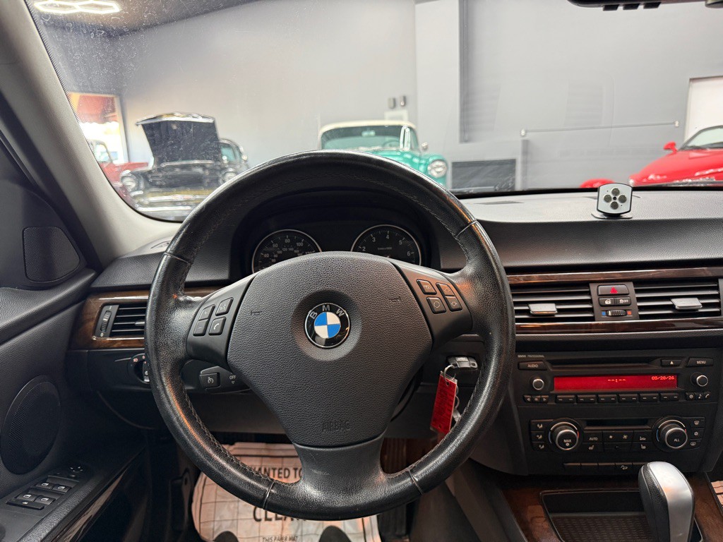 2011 BMW 3 Series Image 13