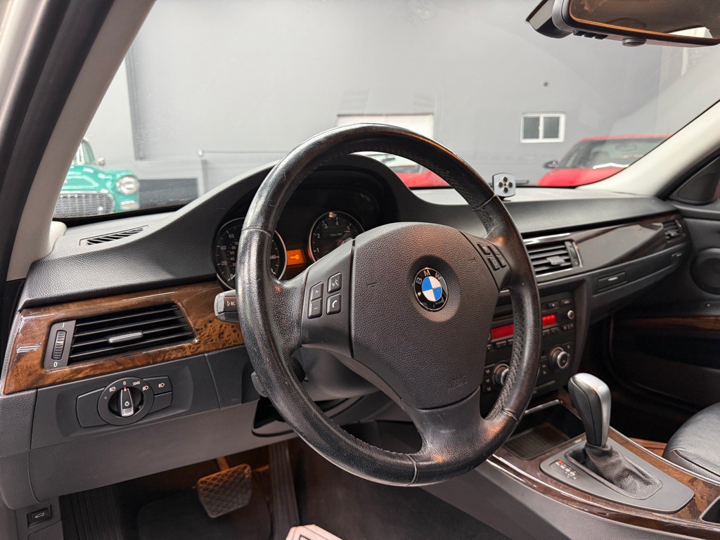 2011 BMW 3 Series Image 18