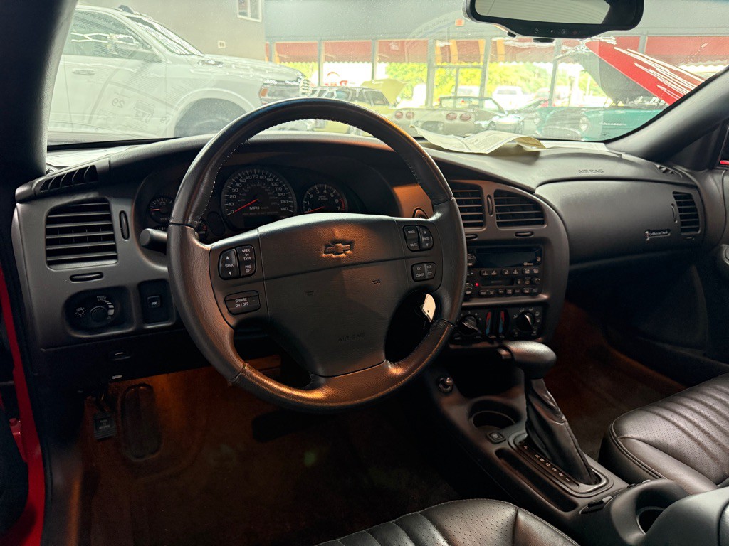 2002 Chevrolet Monte Carlo Image 13