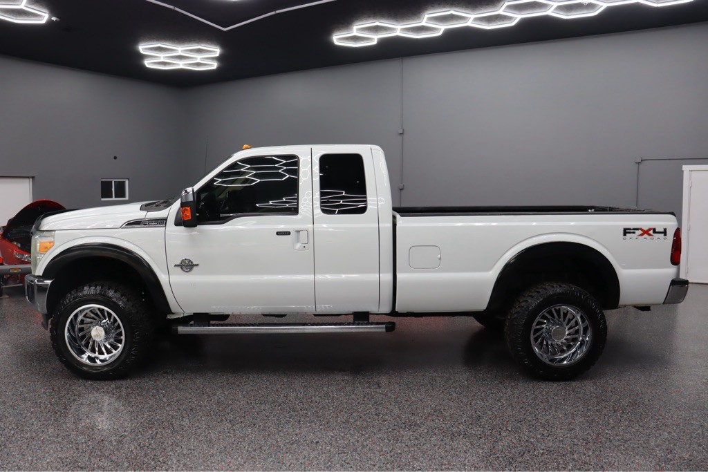 2011 Ford F-250 Image 2