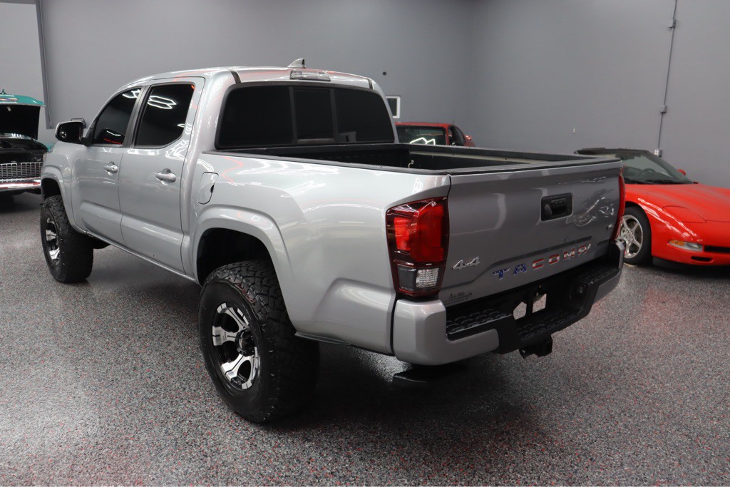 2019 Toyota Tacoma Image 3