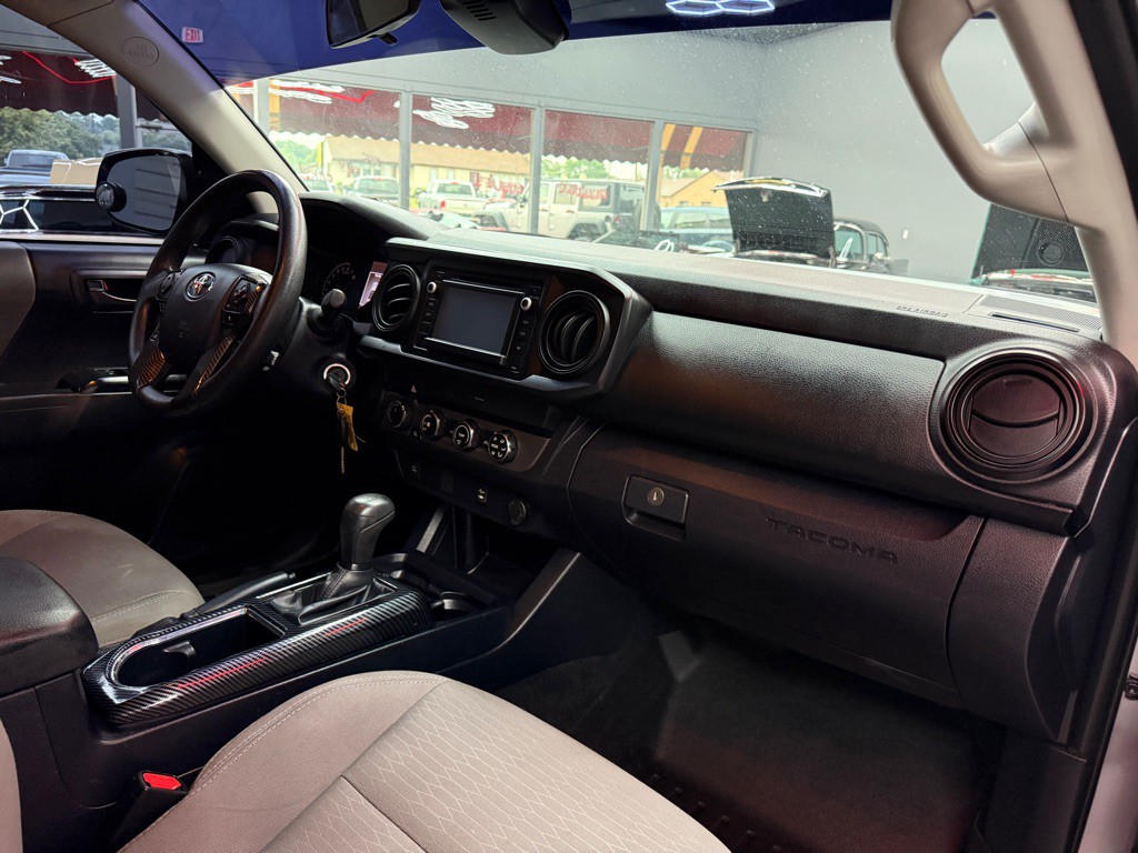 2019 Toyota Tacoma Image 12