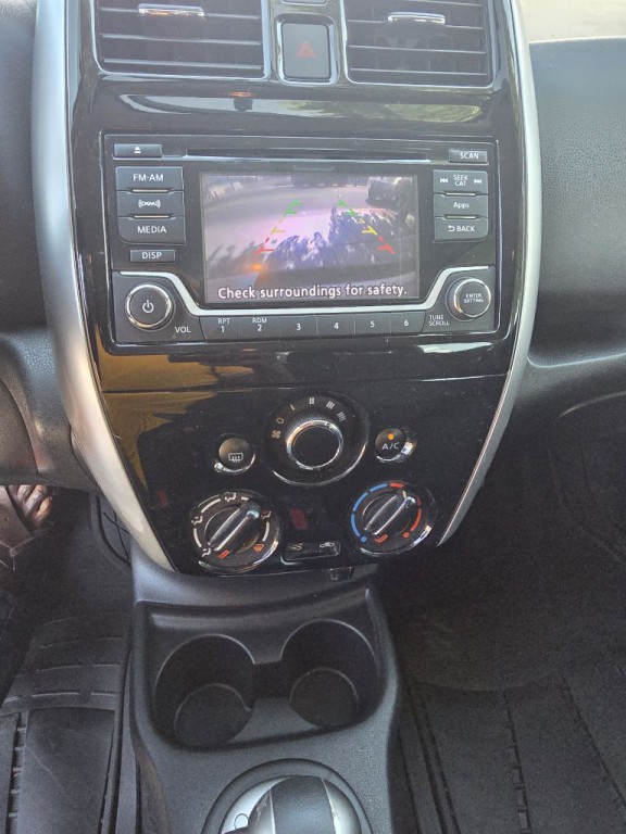 2015 Nissan Versa Image 12