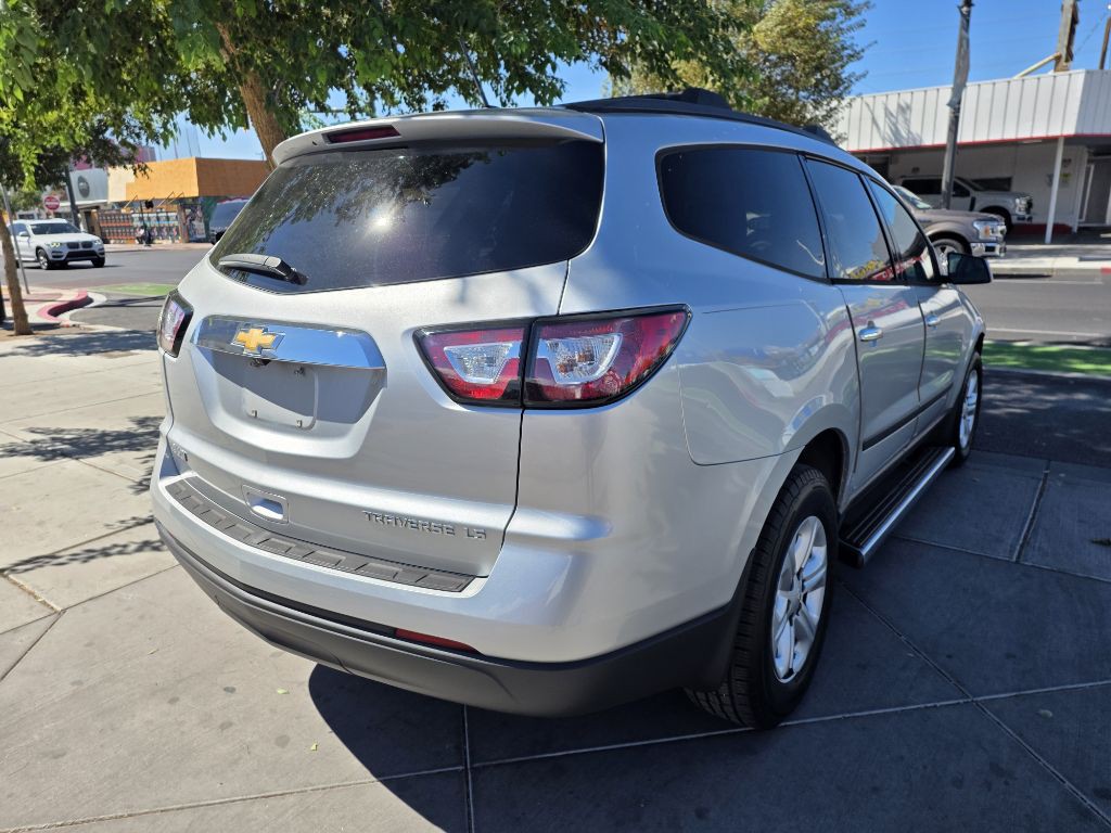 2014 Chevrolet Traverse Image 2