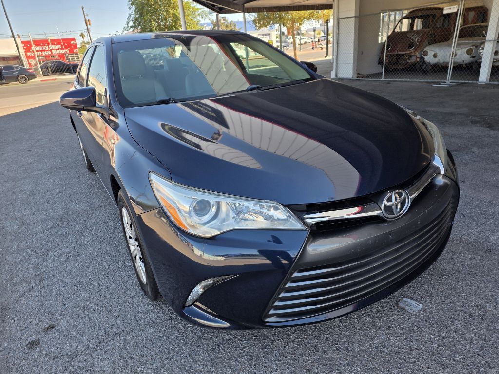 2016 Toyota Camry Image 2
