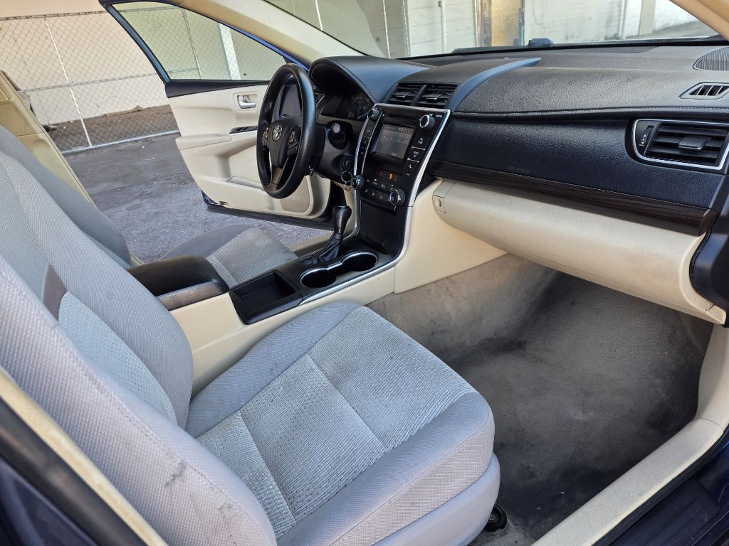2016 Toyota Camry Image 11