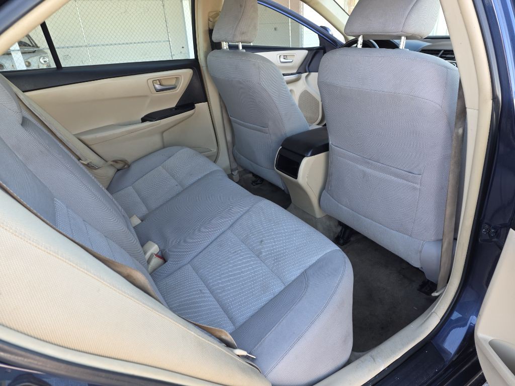2016 Toyota Camry Image 12