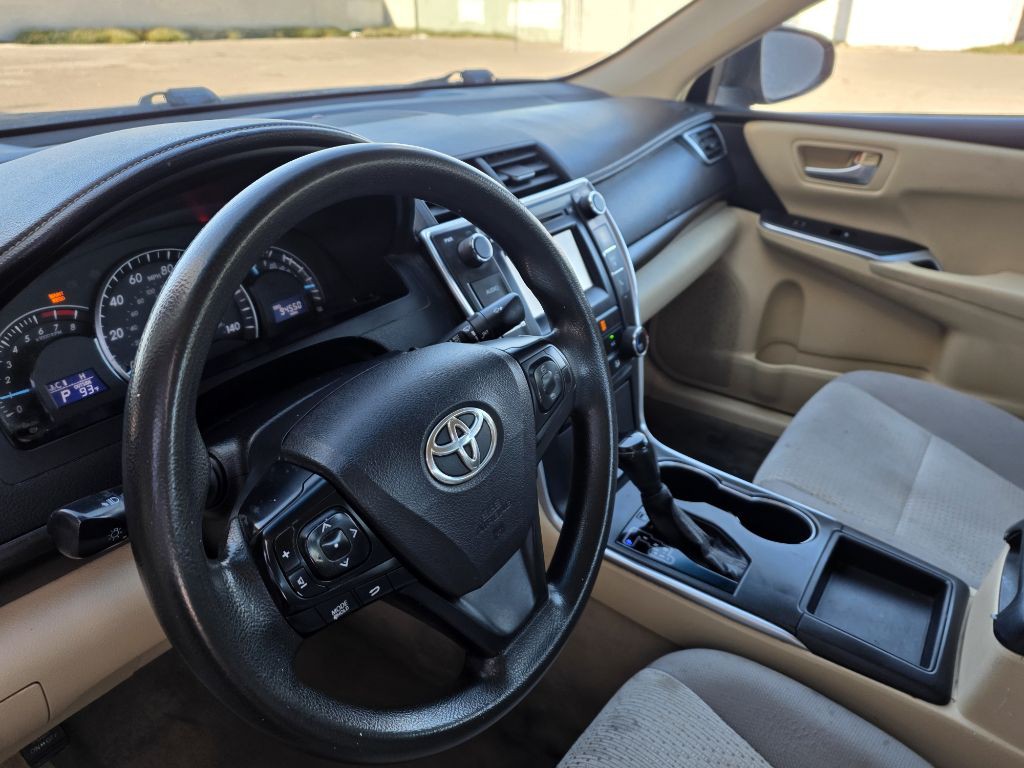 2016 Toyota Camry Image 13