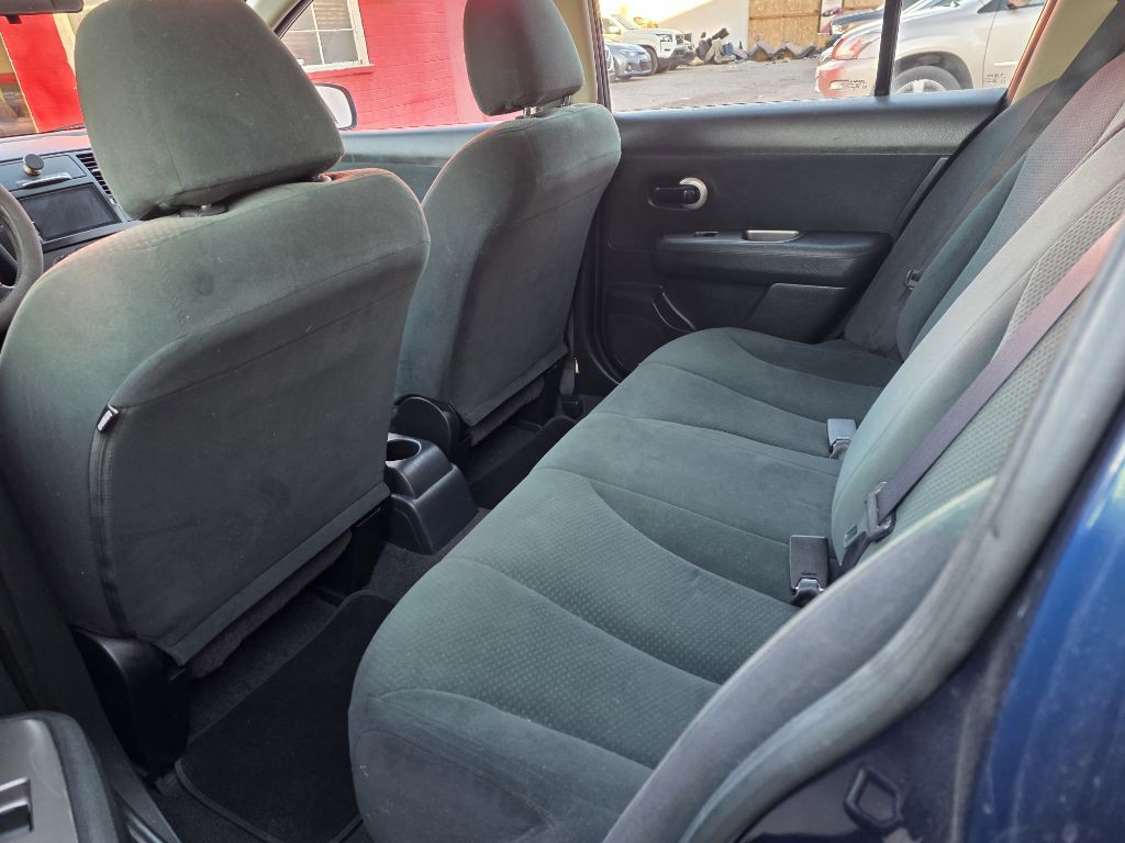 2012 Nissan Versa Image 11