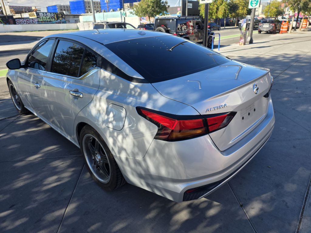 2019 Nissan Altima Image 9