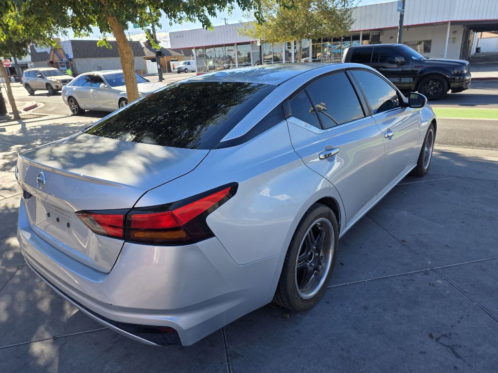 2019 Nissan Altima Image 10