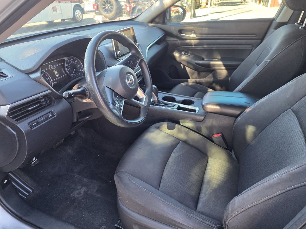 2019 Nissan Altima Image 12