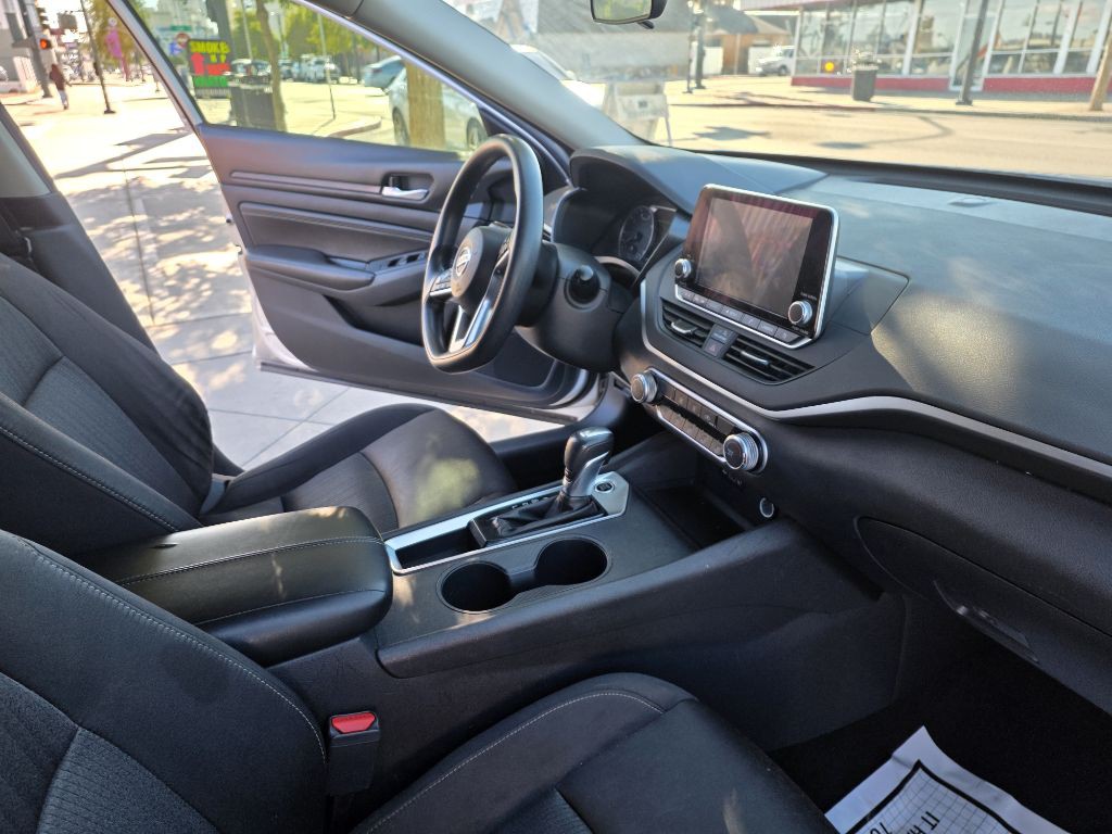 2019 Nissan Altima Image 15