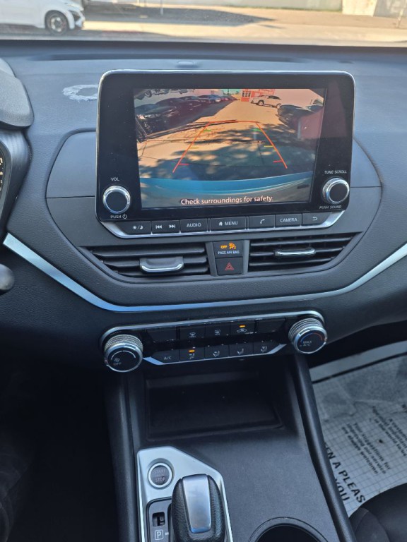 2019 Nissan Altima Image 16