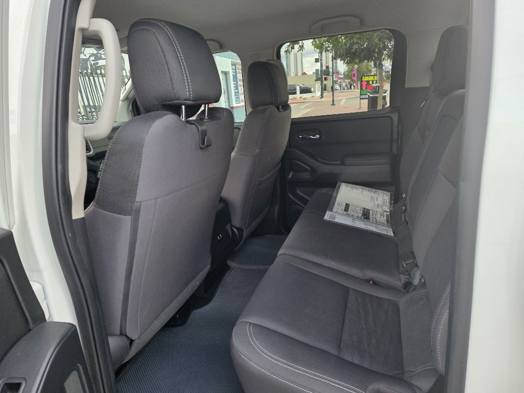 2023 Nissan Frontier Image 11