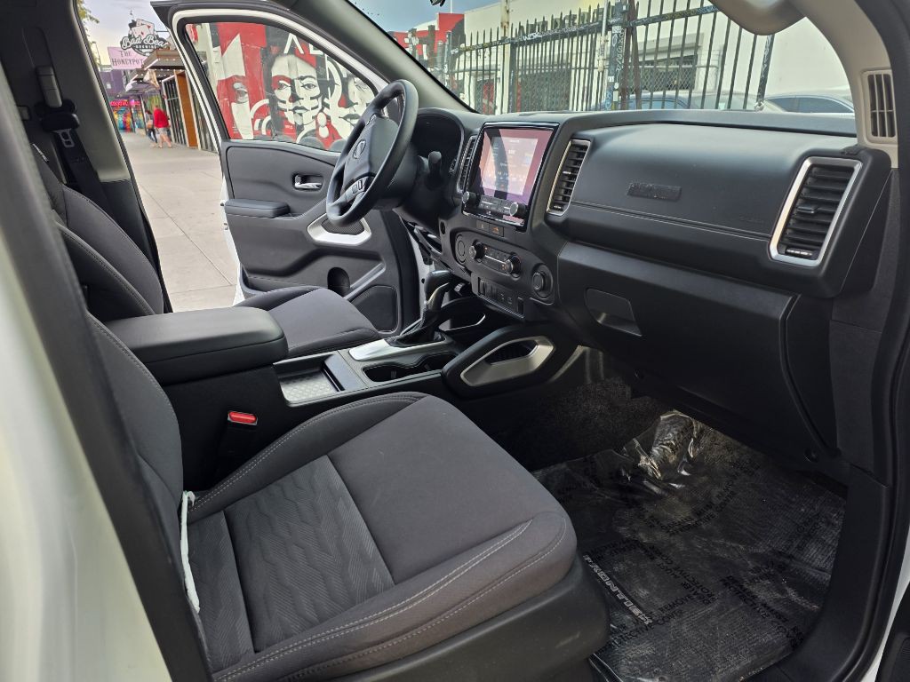 2023 Nissan Frontier Image 12